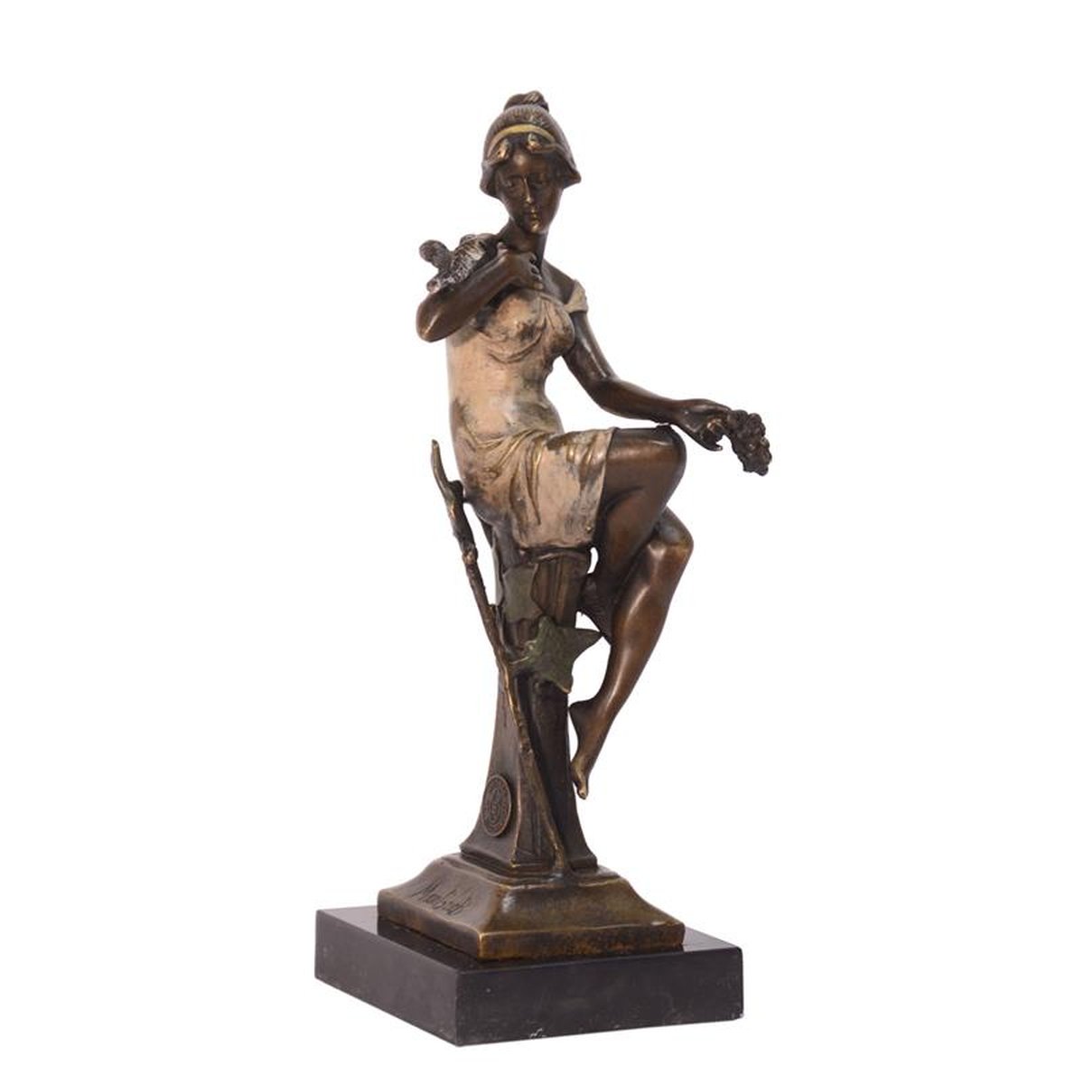 A BRONZE ART NOUVEAU SCULPTURE OF SITTING LADY