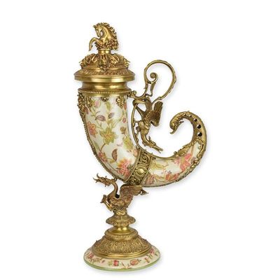 A BRONZE MOUNTED PORCELAIN CORNUCOPIA HORN