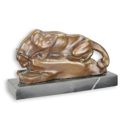 A BRONZE SCULPTURE OF A COUGAR AT THE WATER POOL