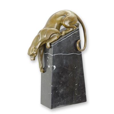 A BRONZE SCULPTURE OF A DESCENDING PANTHER