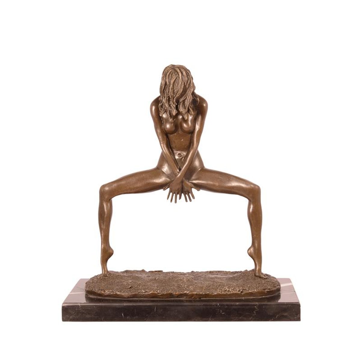 A BRONZE SCULPTURE OF A FEMALE NUDE