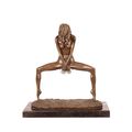 A BRONZE SCULPTURE OF A FEMALE NUDE