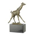 A BRONZE SCULPTURE OF A GIRAFFE