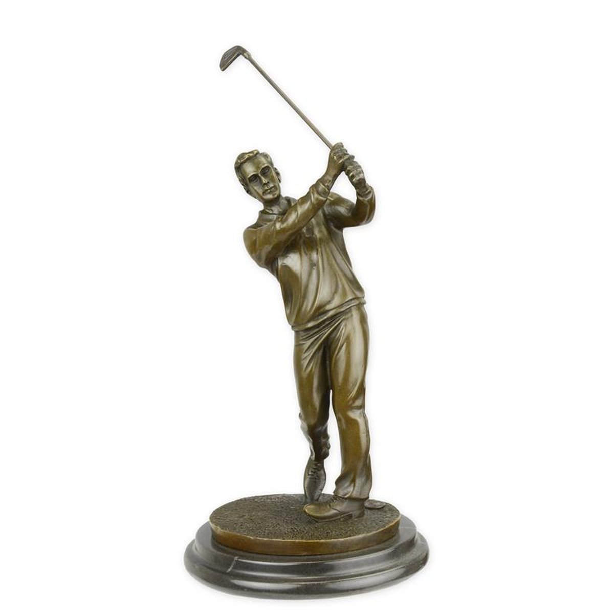 A BRONZE SCULPTURE OF A GOLFER