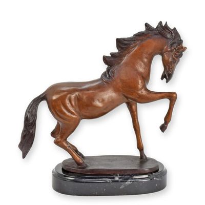 A BRONZE SCULPTURE OF A HORSE