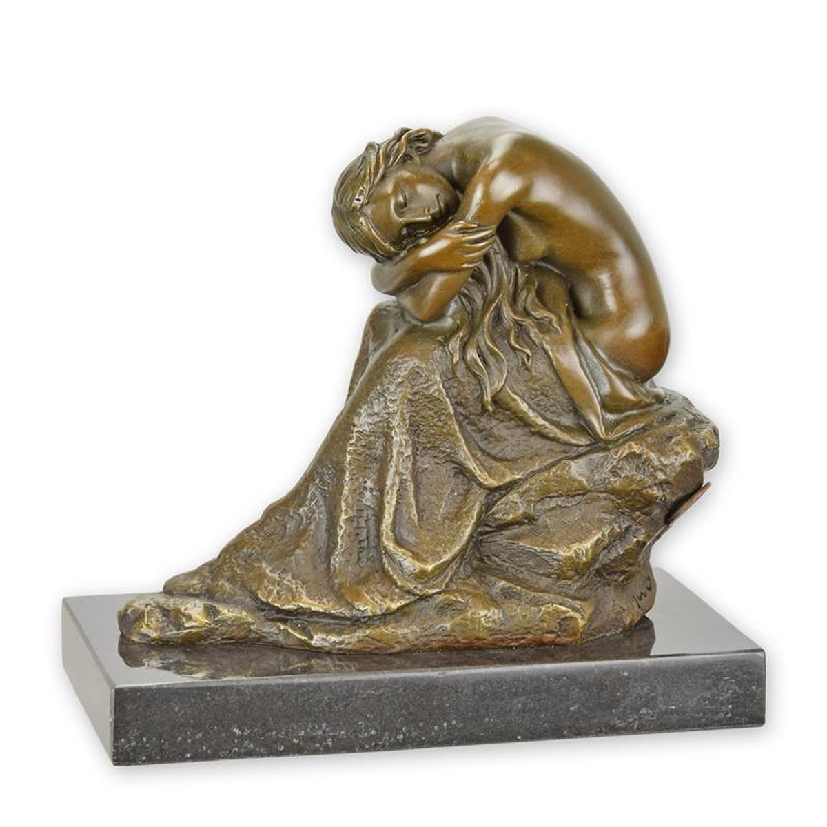 A BRONZE SCULPTURE OF A KNEELING BEAUTY