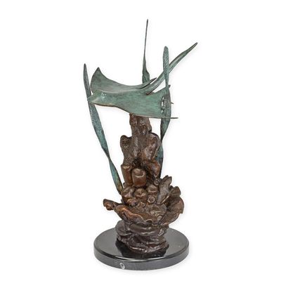 A BRONZE SCULPTURE OF A STINGRAY