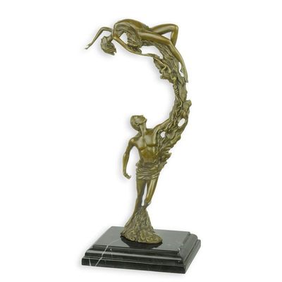 A BRONZE SCULPTURE OF A YOUNG COUPLE