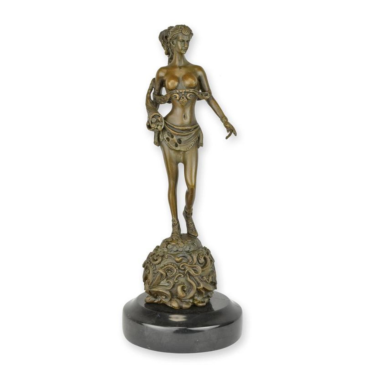 A BRONZE SCULPTURE OF AN AMAZON