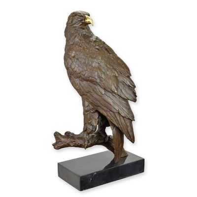 A BRONZE SCULPTURE OF AN EAGLE AT REST