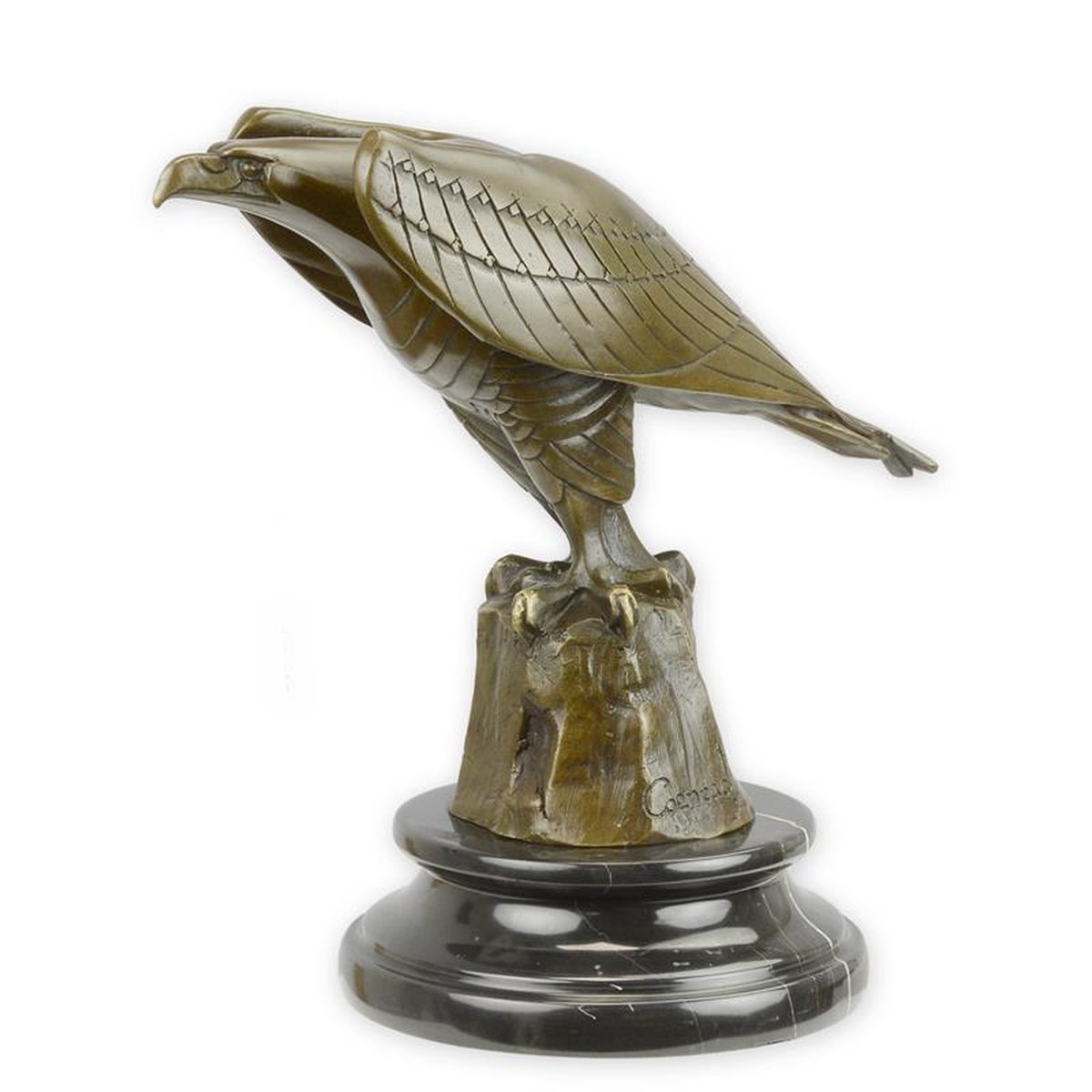 A BRONZE SCULPTURE OF AN EAGLE