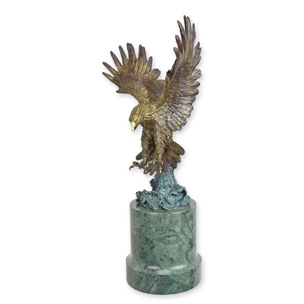 A BRONZE SCULPTURE OF AN EAGLE