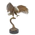 A BRONZE SCULPTURE OF AN EAGLE