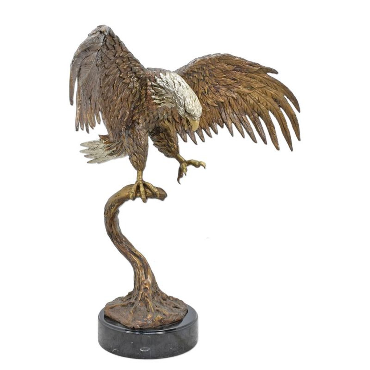 A BRONZE SCULPTURE OF AN EAGLE
