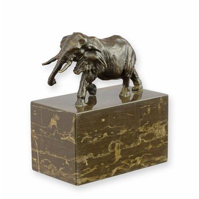 A BRONZE SCULPTURE OF AN ELEPHANT