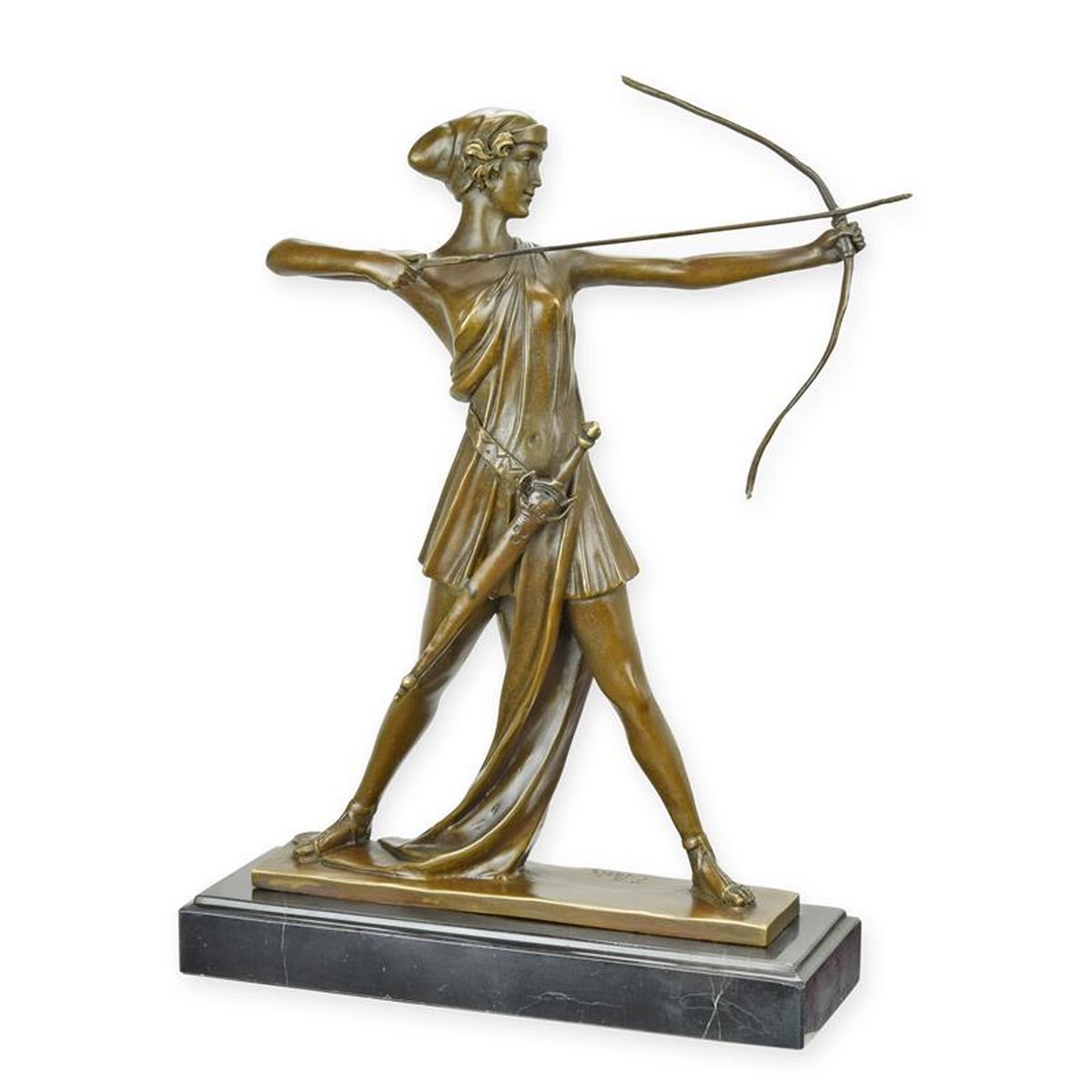 A BRONZE SCULPTURE OF DIANA THE HUNTRESS