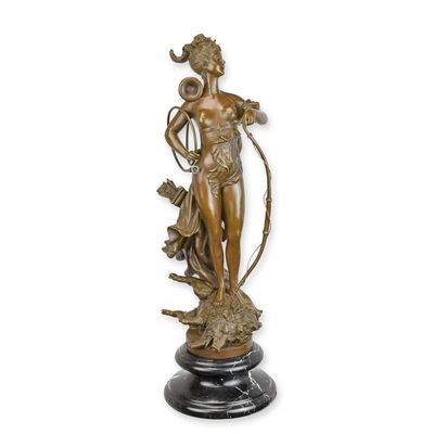 A BRONZE SCULPTURE OF DIANA VICTORIOUS