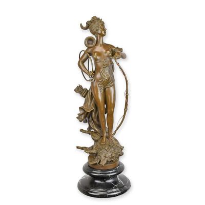 A BRONZE SCULPTURE OF DIANA VICTORIOUS