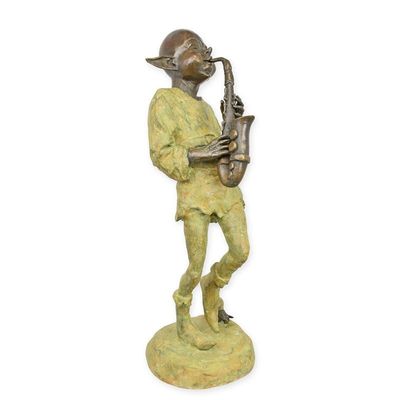 A BRONZE SCULPTURE OF GOLBIN WITH SAXOPHONE