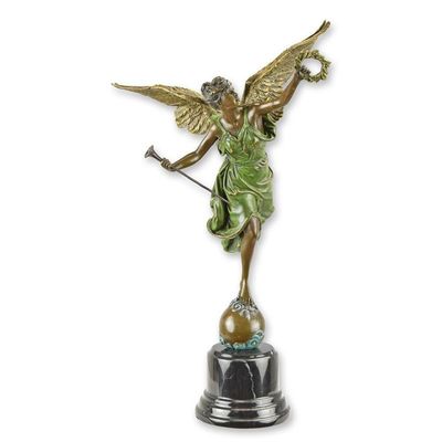 A BRONZE SCULPTURE OF THE WINGED VICTORY