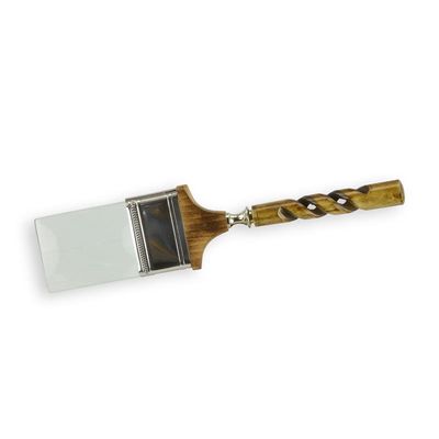 A BRUSH-SHAPED MAGNIFYING-GLASS