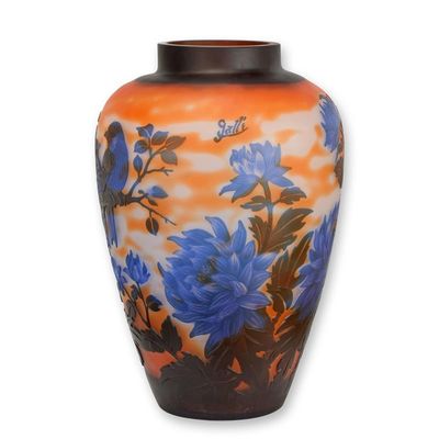 A CAMEO GLASS VASE 'CHRYSANTHEMUM'