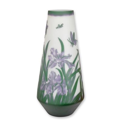 A CAMEO GLASS VASE 'DAFFODIL'