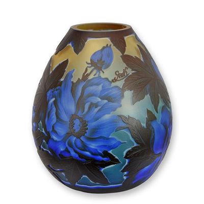 A CAMEO GLASS VASE 'PEONY'
