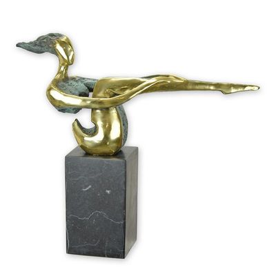 A MODERNIST BRONZE SCULPTURE OF A FEMALE NUDE