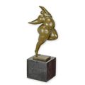 A MODERNIST BRONZE SCULPTURE OF A FEMALE NUDE