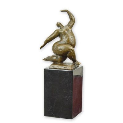 A MODERNIST BRONZE SCULPTURE OF A FEMALE NUDE