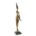 A MODERNIST BRONZE SCULPTURE OF A FEMALE NUDE - GREEN FINISH