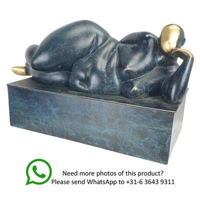 A MODERNIST BRONZE SCULPTURE OF A RECLINING FEMALE NUDE