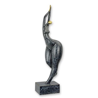 A MODERNIST BRONZE SCULPTURE OF A WOMAN