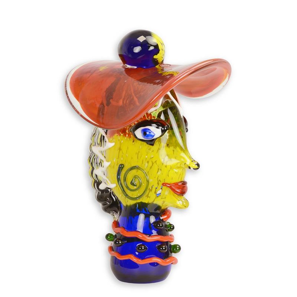A MURANO STYLE GLASS FIGURINE OF A LADY WITH HAT