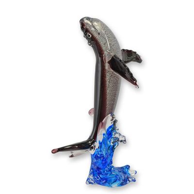 A MURANO STYLE GLASS FIGURINE OF A WHALE
