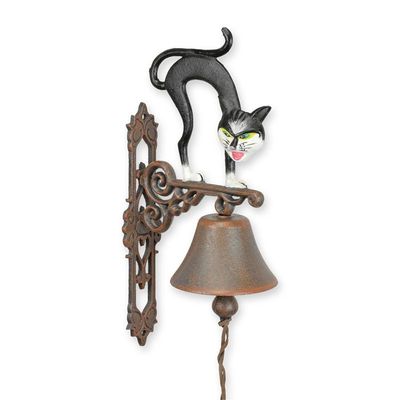 A PAIR OF CAST IRON FRIGHTENED CAT BELLS