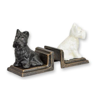A PAIR OF CAST IRON SCOTTISH TERRIER BOOKENDS