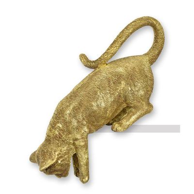 A RESIN FIGURINE OF A CAT LOOKING DOWN