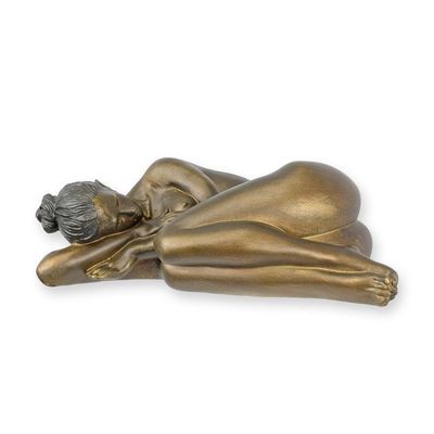 A RESIN FIGURINE OF A RESTING NUDE