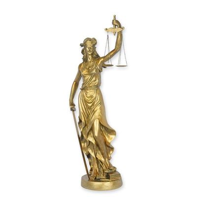 A RESIN FIGURINE OF LADY JUSTICE