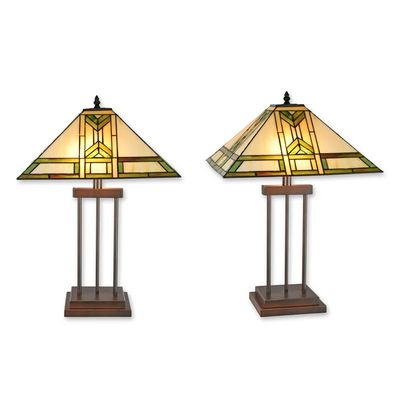 A TIFFANY STYLE TABLE LAMP