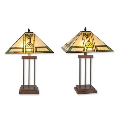 A TIFFANY STYLE TABLE LAMP