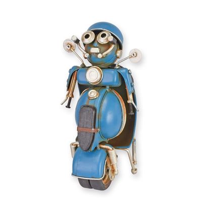 A TIN MODEL OF A ROBOT