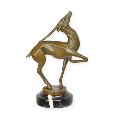 AN BRONZE SCULPTURE OF A FAWN