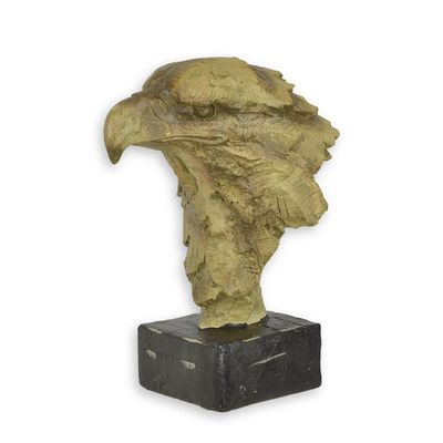 AN MGO SCULPTURE OF AN EAGLE HEAD